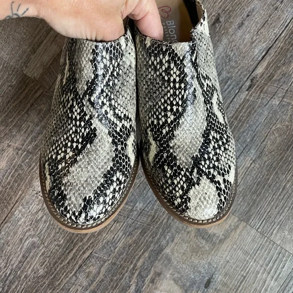 Blondo Norwich snakeskin heeled clogs - Picture 8 of 12